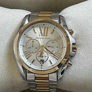 Everest Silver Tone Stainless Steel Men's Watch